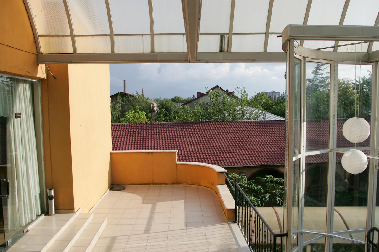 Hotel Eleon Kutaissi Exterior foto